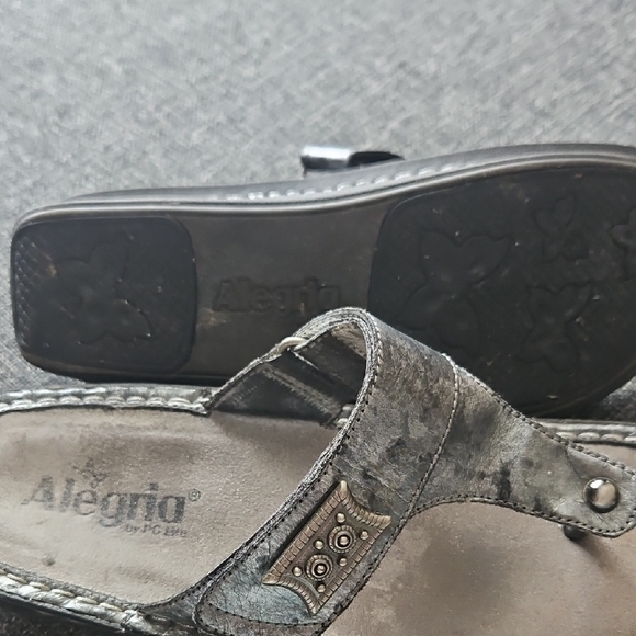 Alegria Silver Sandals with Thong Design Size 38 - Picture 4 of 5